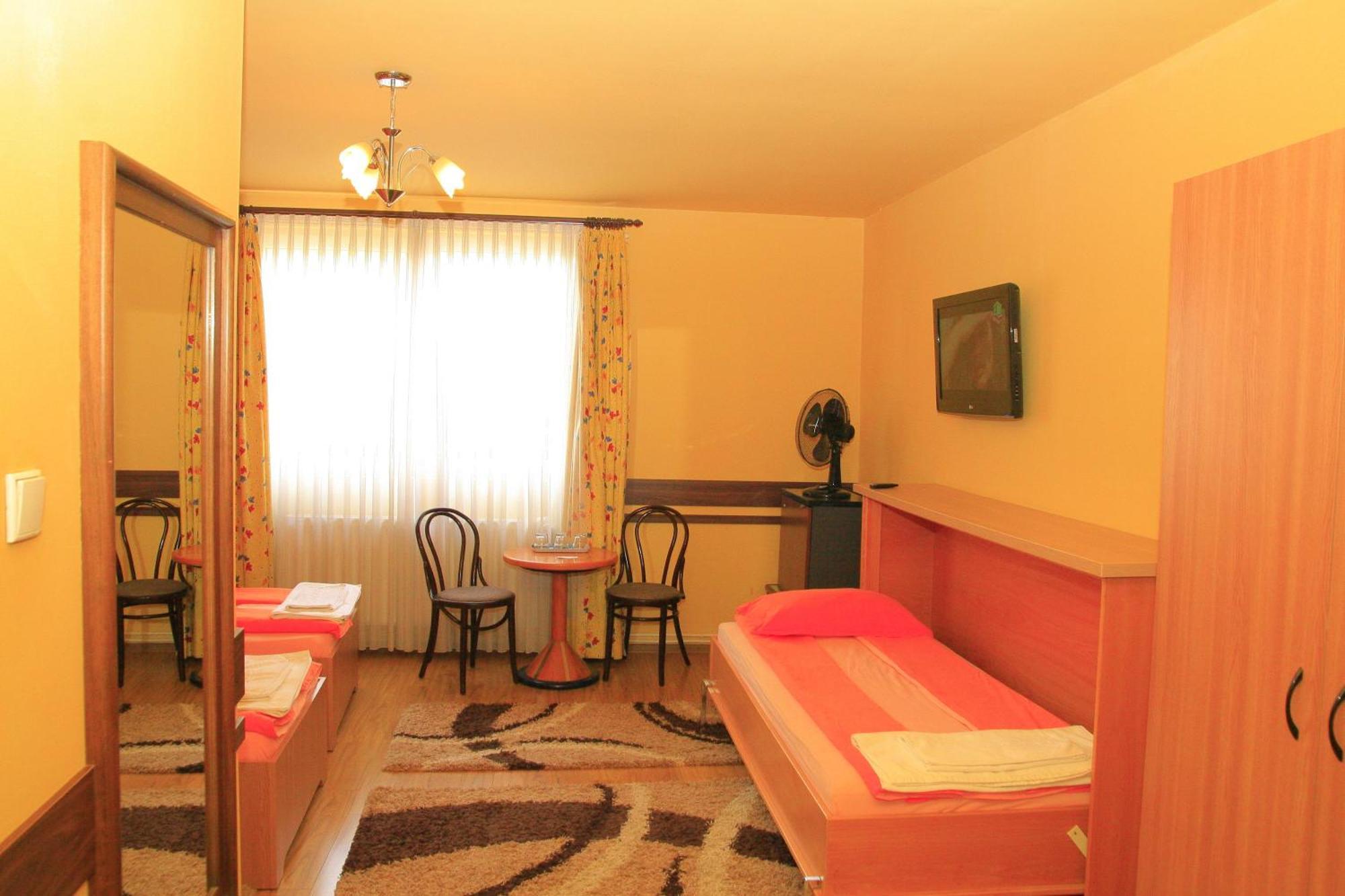 Pensiunea Blanca Reghin Zimmer foto