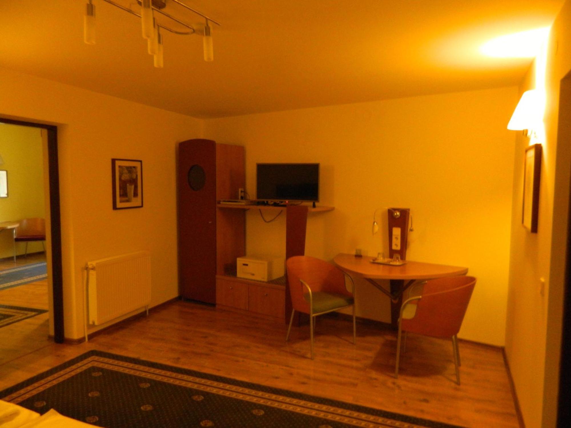 Pensiunea Blanca Reghin Zimmer foto