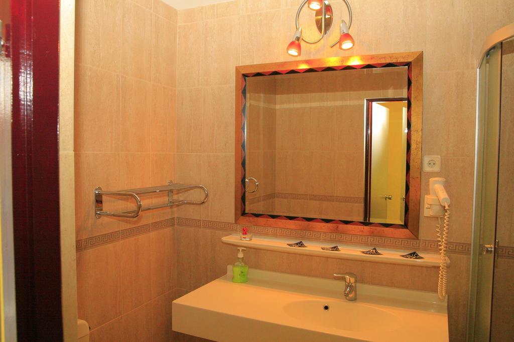 Pensiunea Blanca Reghin Zimmer foto